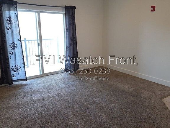 3rd image of 147 W Spring Hill Way