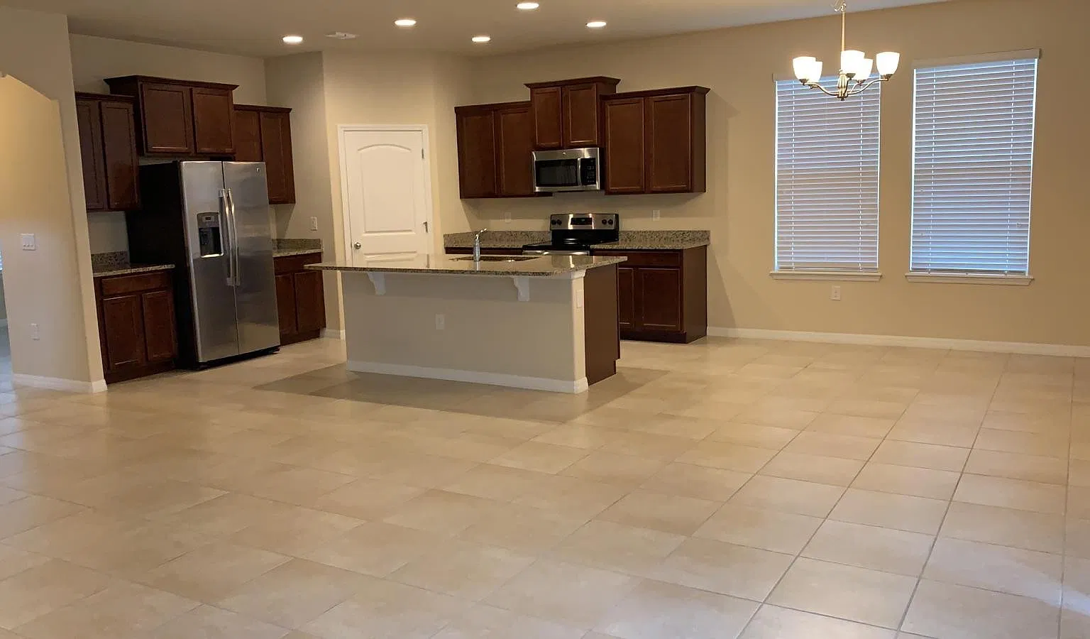 8203 Lakeview Crossing Drive — Photo 4