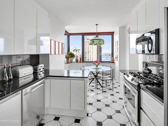 4th image of 455 E 86th St #26AB