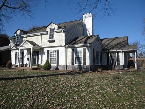 1st image of 201 W Crestwood Dr