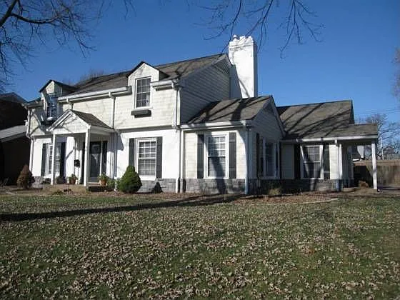 201 W Crestwood Dr photo 1