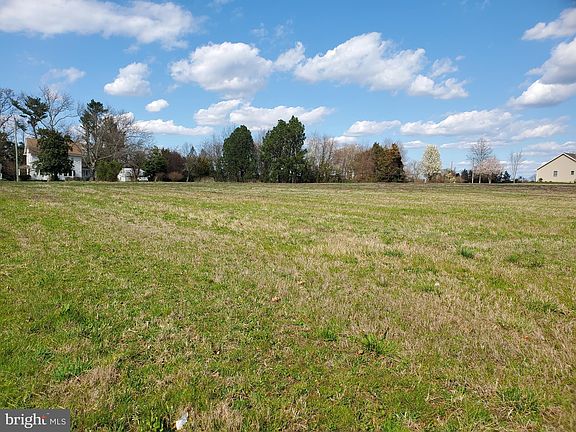 2nd image of 819 Heritage Rd