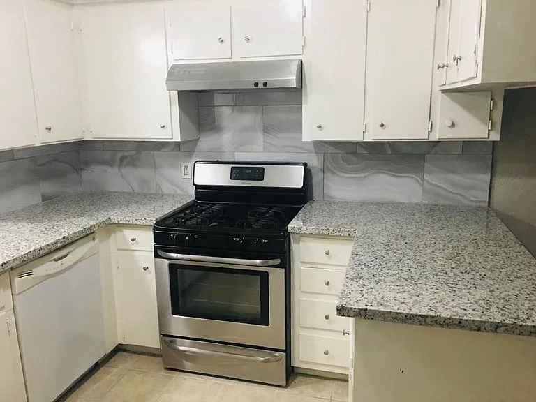 513 Cypress Ave — Photo 3