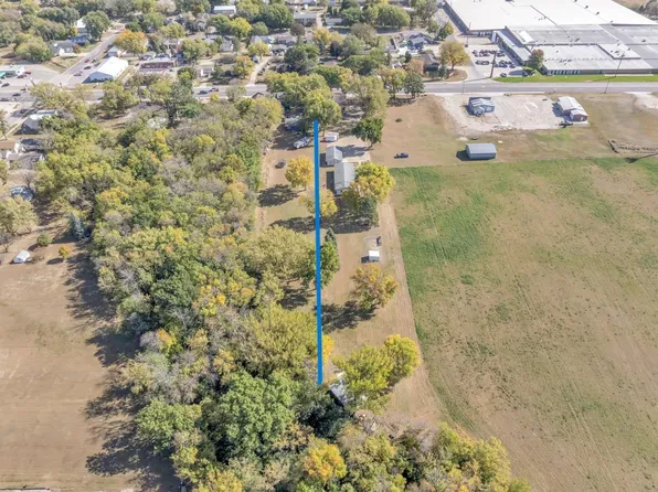 409 Okoboji Ave, Milford, IA 51351