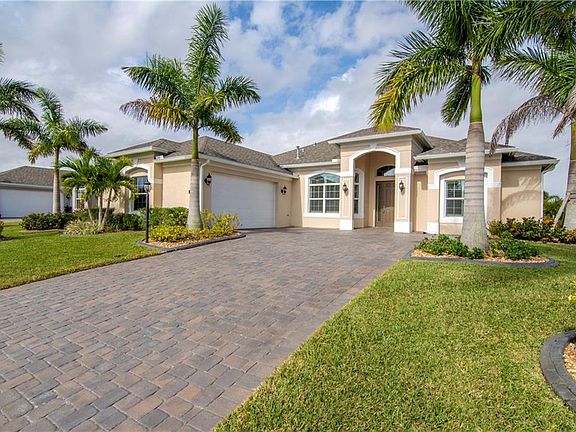 4th image of 718 Fortunella Cir SW