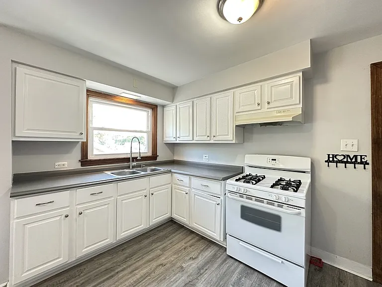 312 W 23rd Pl #3 — Photo 3