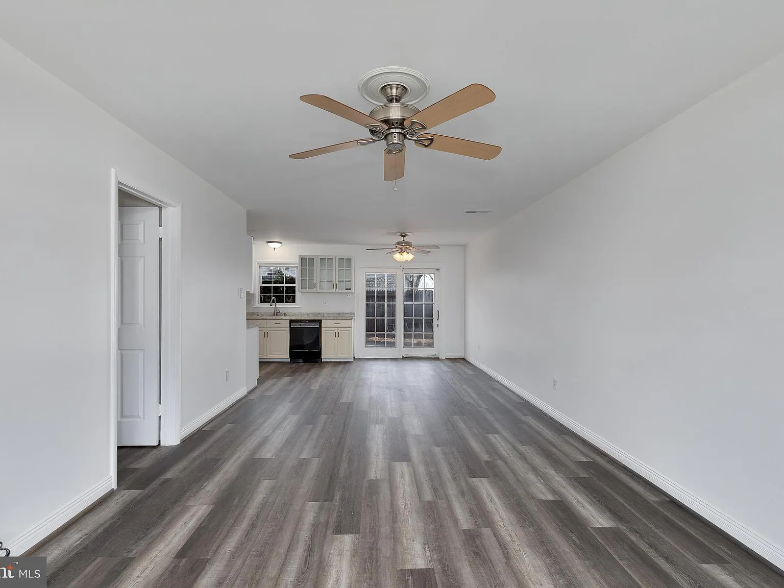 3 bed, 1.5 bath, 1216 sqft, $2,650 — Photo 3