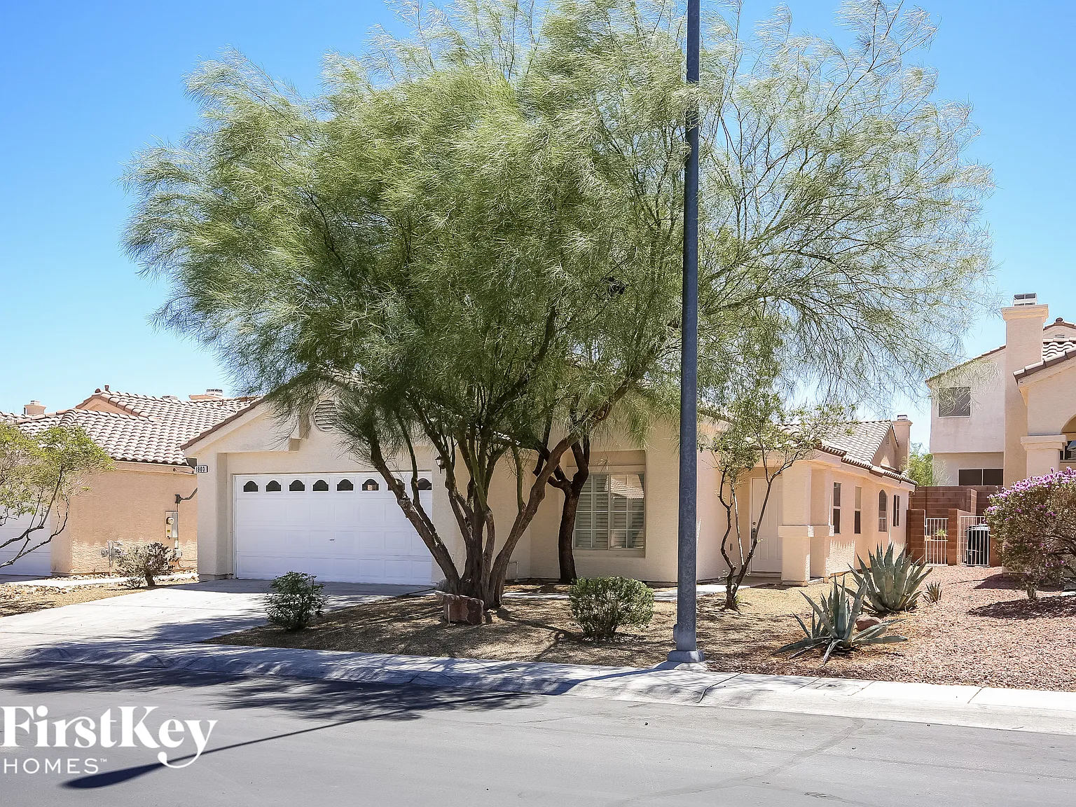 4 bed, 2.0 bath, 1695 sqft, $2,495 — Photo 2