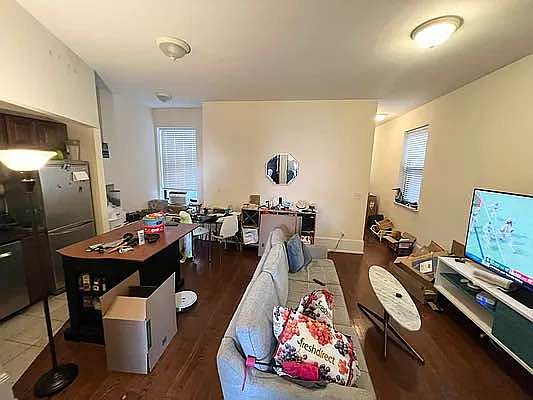 3rd image of 100 W 105th St APT D3