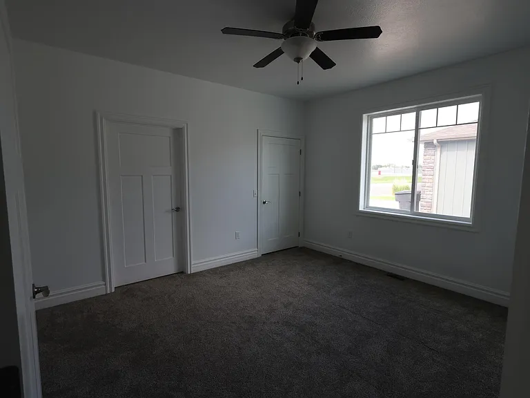 137 10th St W — Photo 5