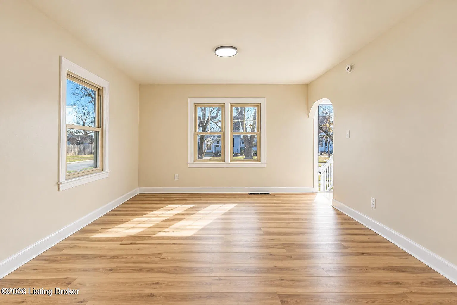 4 bed, 2.0 bath, 2520 sqft, $2,100 — Photo 2