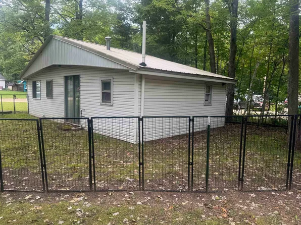 5118 Glenwood Dr, Harrison, MI 48625