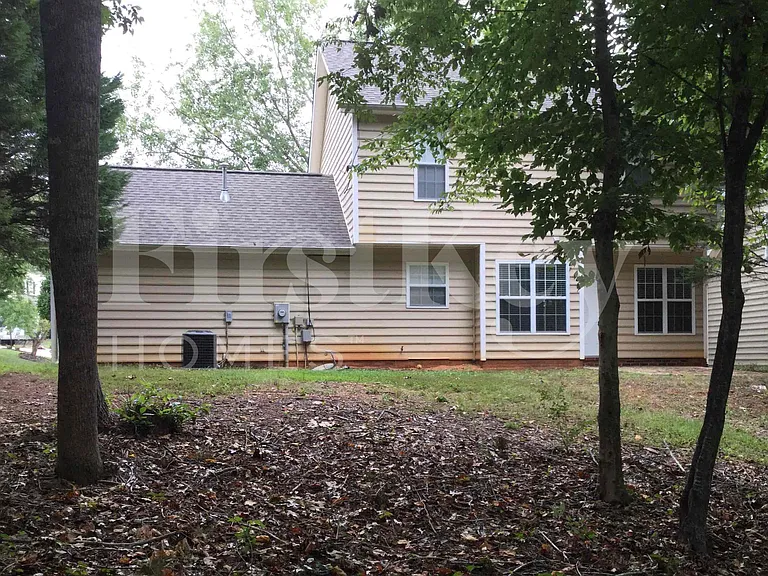 8102 Kingston Dr — Photo 21