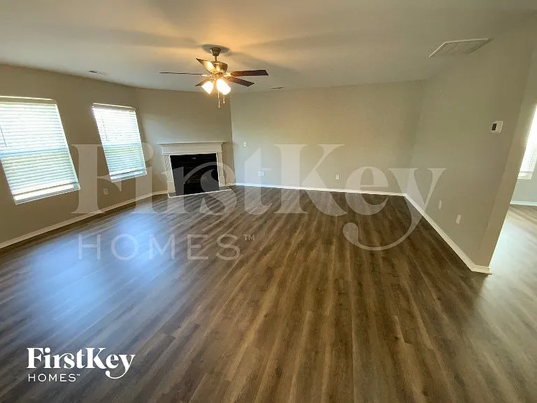 1640 Rustic Arch Way — Photo 2