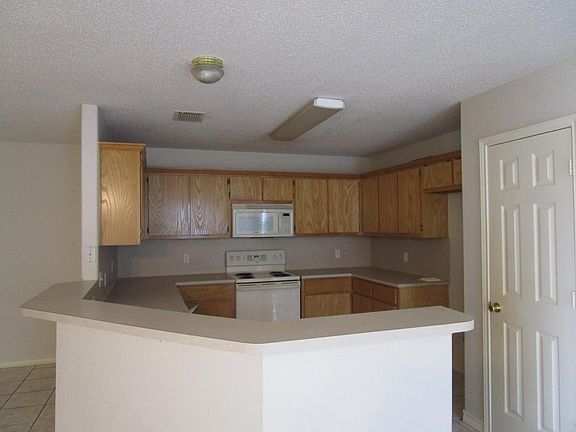 3rd image of 2116 Breezeway Cir #2118