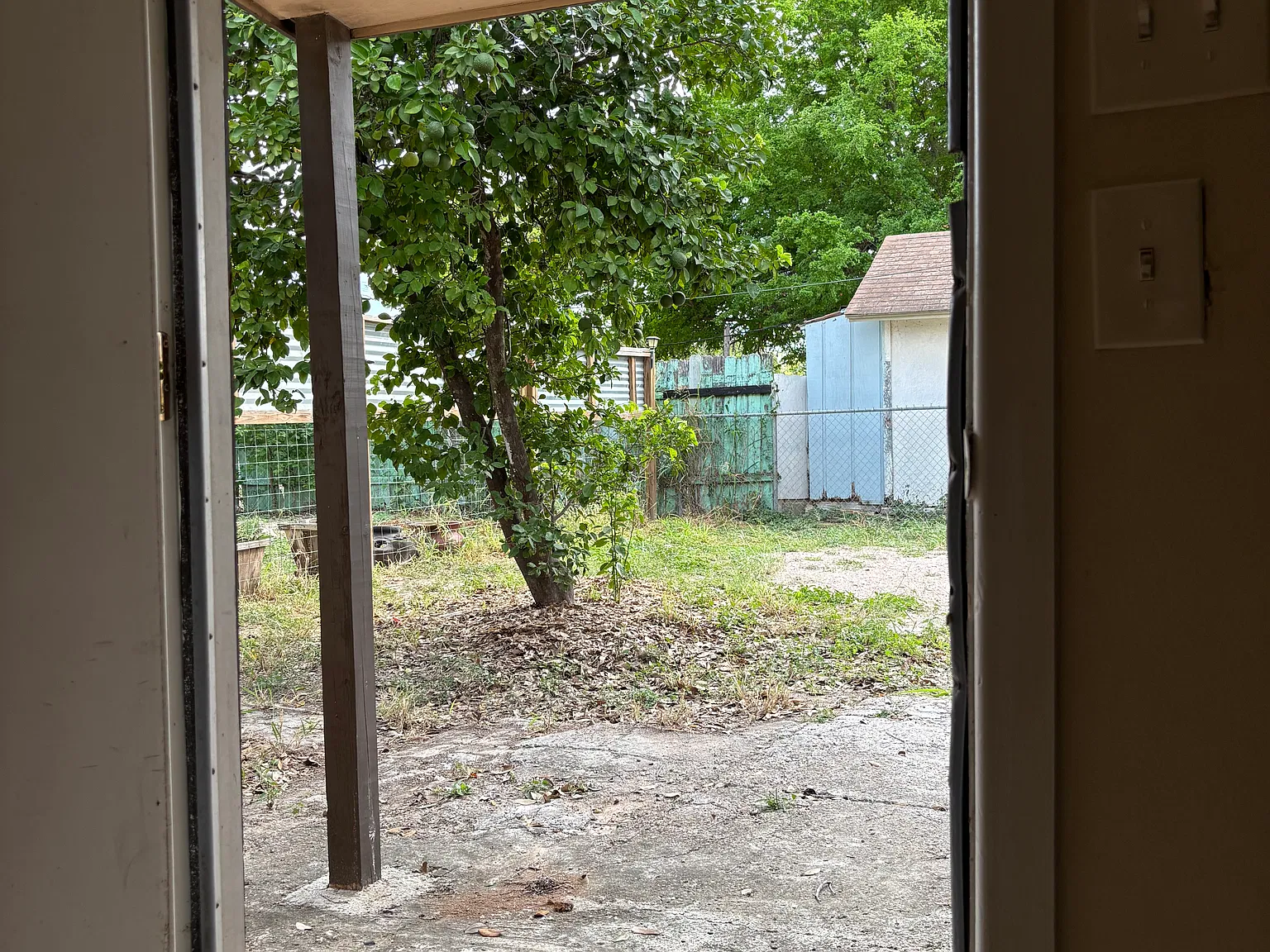2105 Ebony Ave — Photo 4
