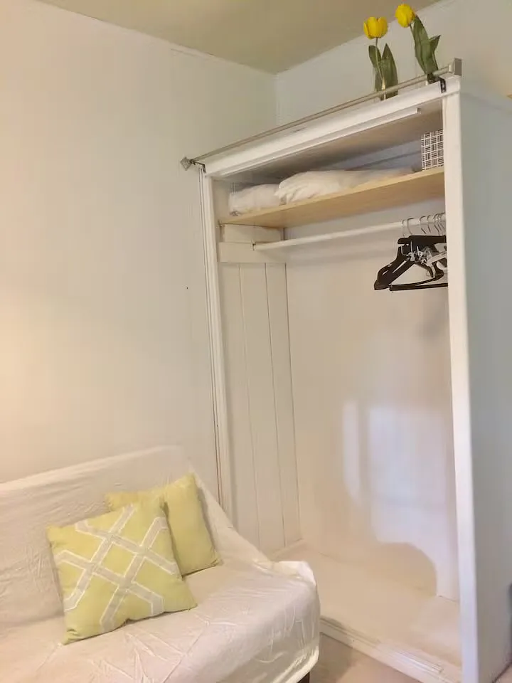 1 bed, 1.5 bath, 300 sqft, $1,150 — Photo 2