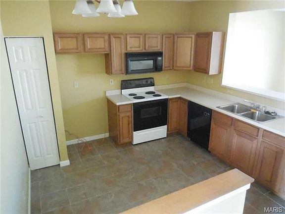 2nd image of 4917 Heritage Heights Cir