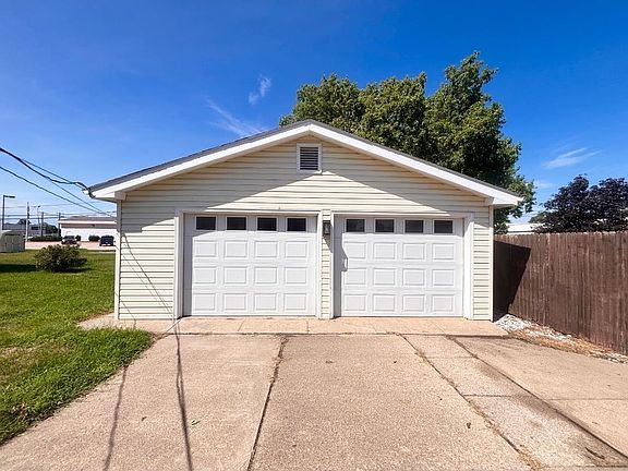 3rd image of 2460 Kummer Dr