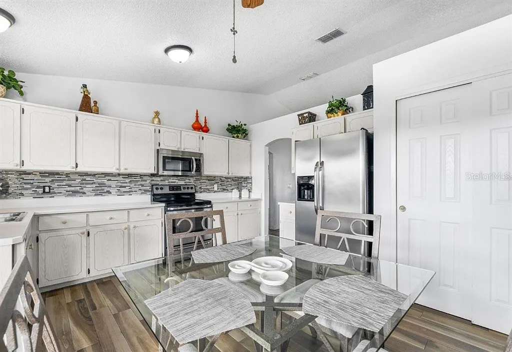 3 bed, 2.0 bath, 1535 sqft, $2,400 — Photo 4