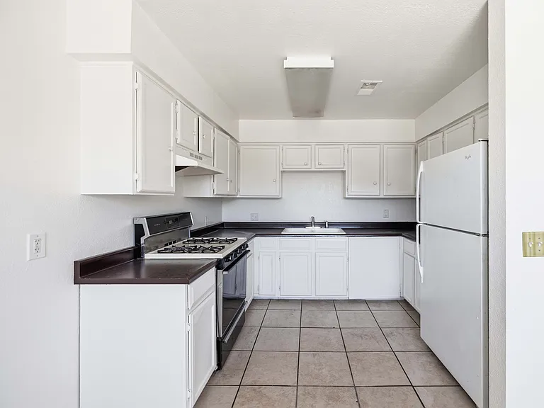518 E Avenue Q4 #5 — Photo 2