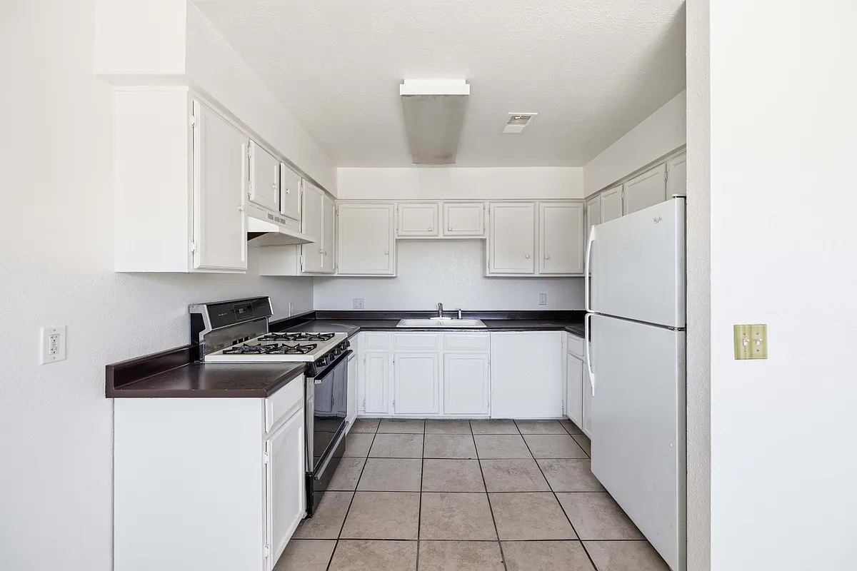 Building Photo - 518 E Avenue Q4 #5