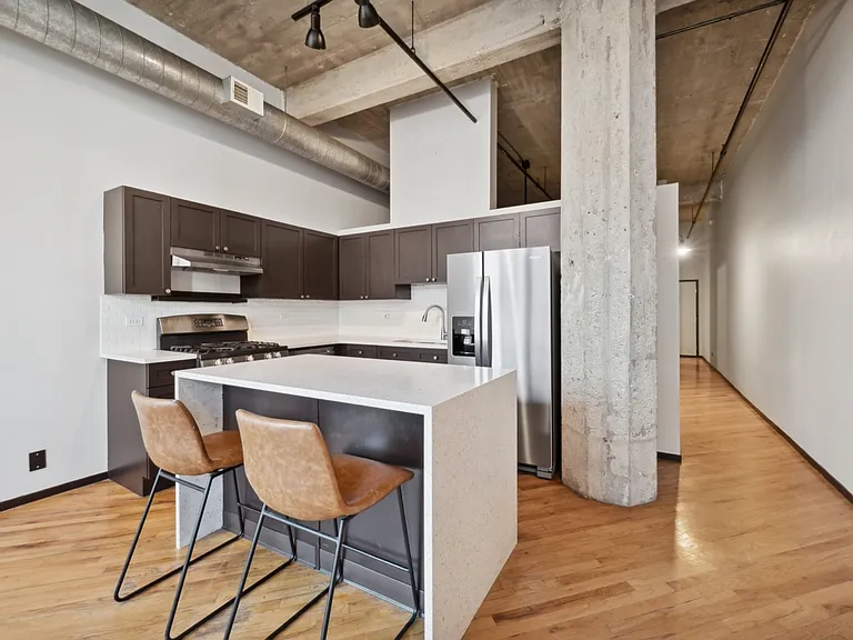 843 W Adams St #407 — Photo 3