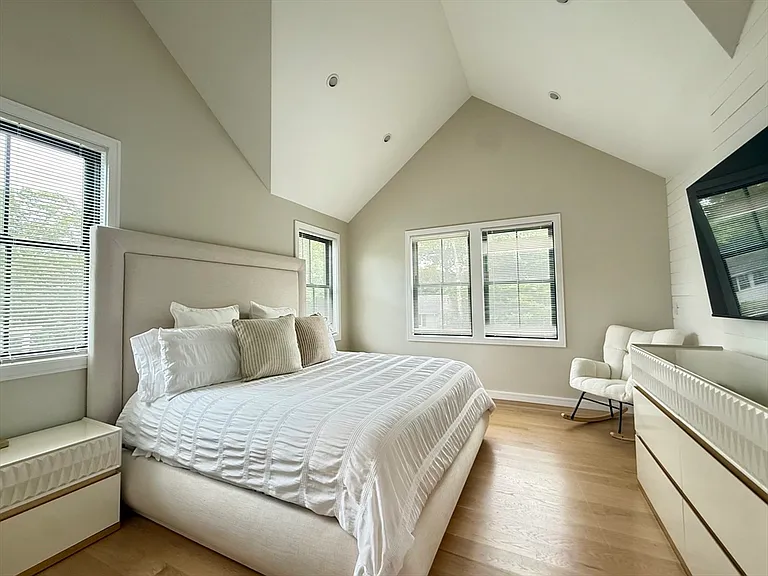 14 Bernard Cir — Photo 4