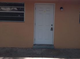612 Bayberry Dr, Lake Park, FL