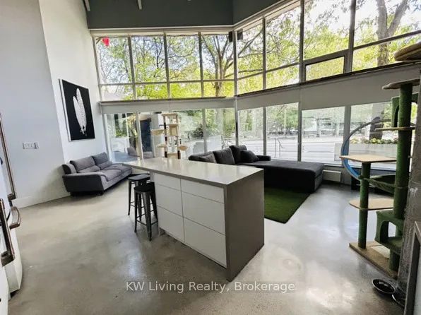 66 Bay St S #105, Hamilton, ON L8P 4Z6