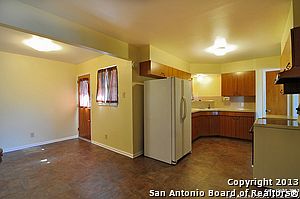 3rd image of 4507 Creekmoor Dr