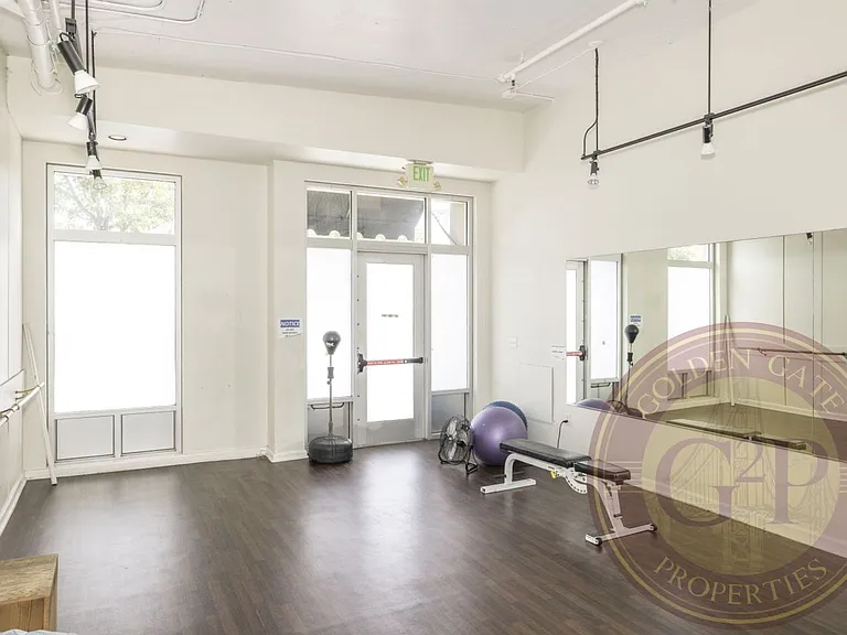 140 S Van Ness Ave #429 — Photo 34