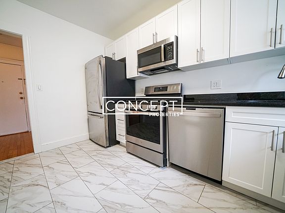 2nd image of 58A Selkirk Rd #12