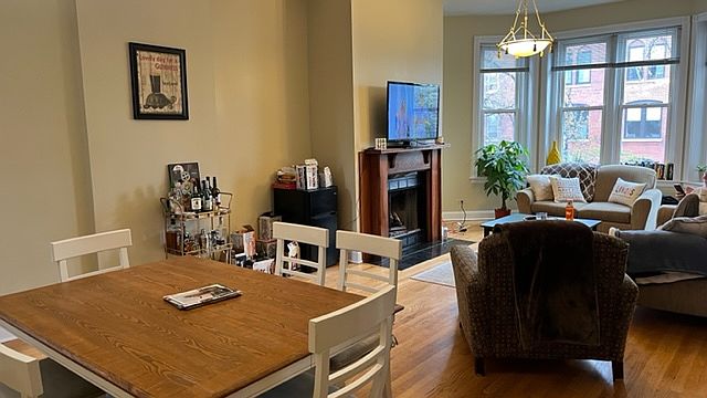 1st image of 856 W Fullerton Ave #2
