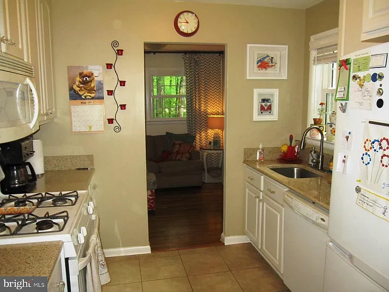 3913 Moss Dr — Photo 7