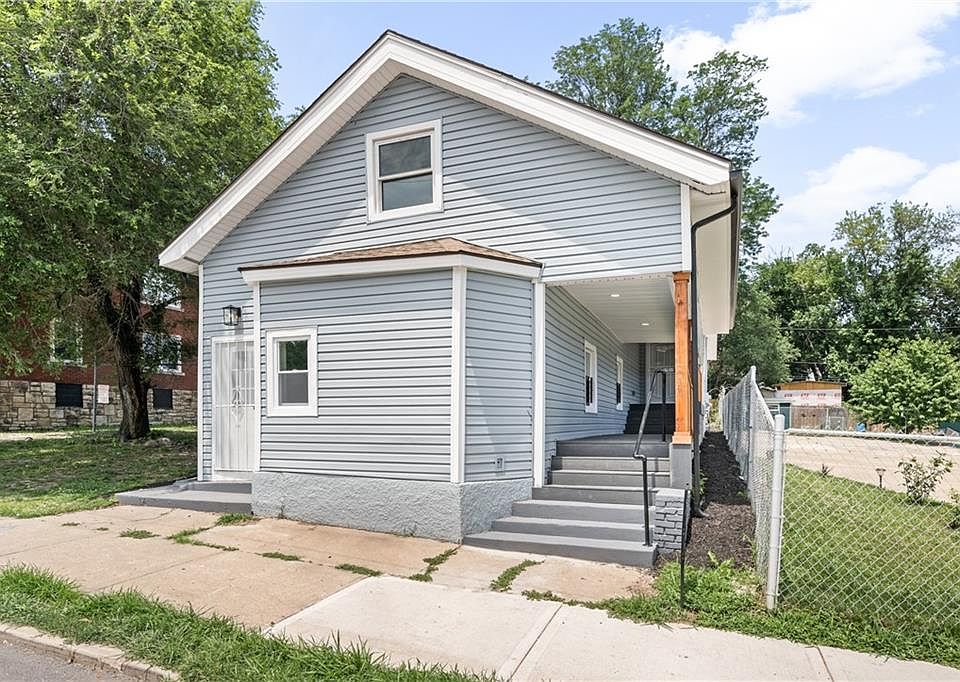 1st image of 2622 E 9th St
