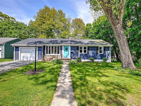 3rd image of 7 Parkway Dr