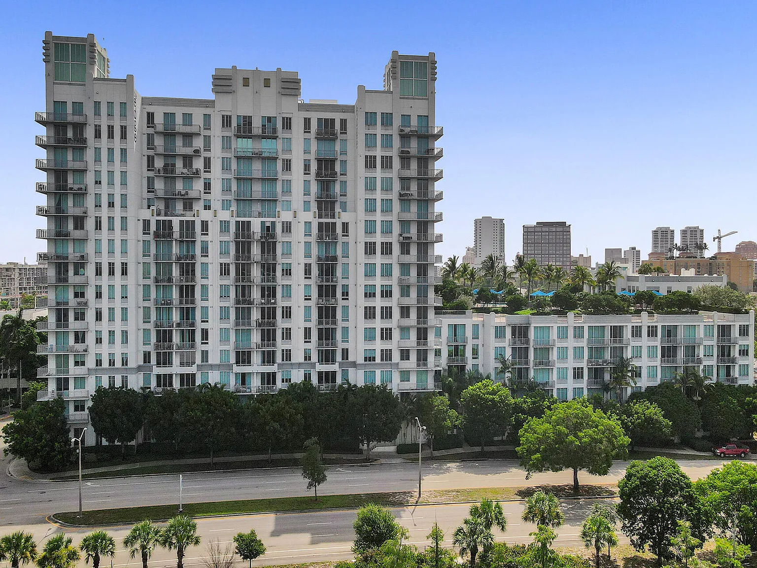 1 bed, 1.0 bath, 774 sqft, $2,700 — Photo 1