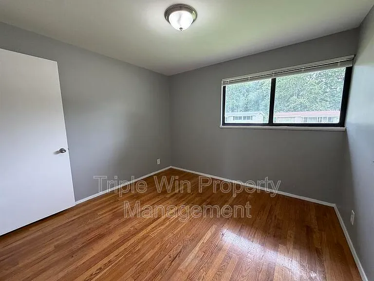 10319 Varnum Dr — Photo 24
