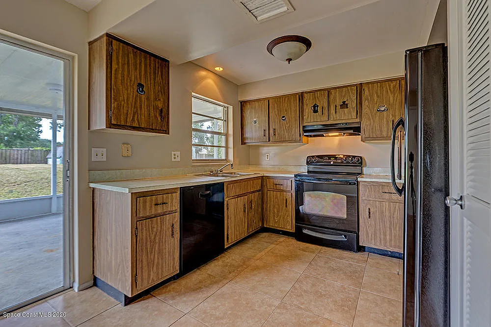 4 bed, 2.0 bath, 1298 sqft, $1,850 — Photo 4