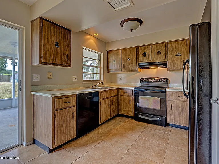1640 Norman St NE — Photo 4
