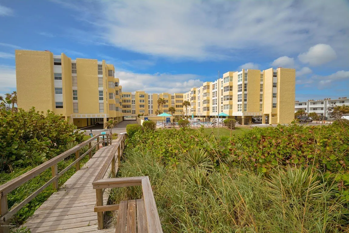 4700 Ocean Beach Blvd — Photo 1