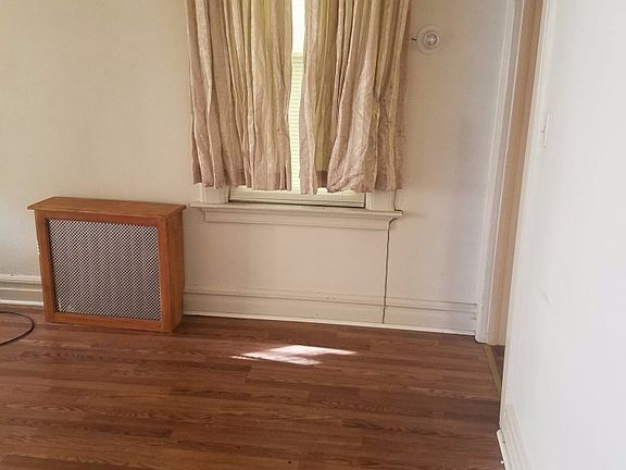 3rd image of 233 N 19th St #1