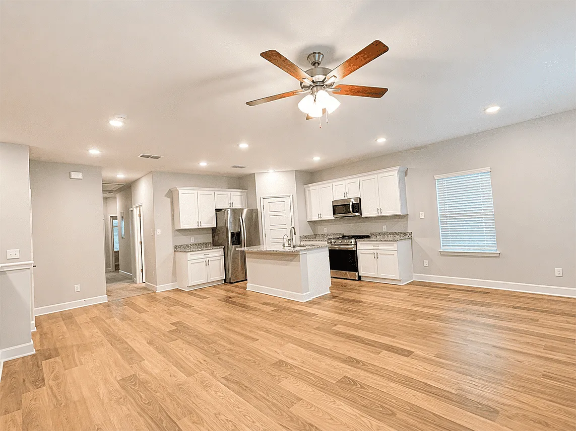 3 bed, 1263 sqft, $1,350 — Photo 2