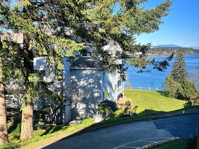 2550 Departure Bay Rd #319 — Photo 17