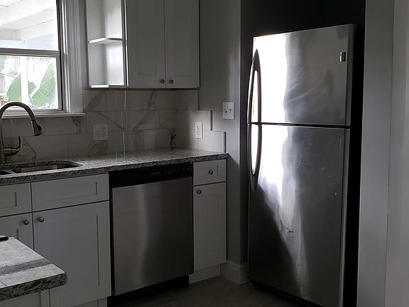 4th image of 439 E Kaley St #A