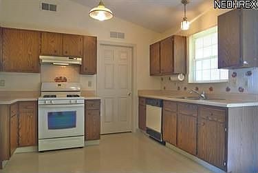 5th image of 6805 Farmingdale Ln