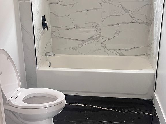 4th image of 124 Wall St #2