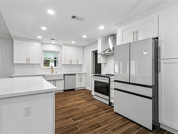 5th image of 70 Hyacinth Dr