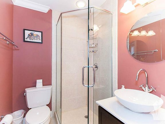 4th image of 714 W Buckingham Pl #11990